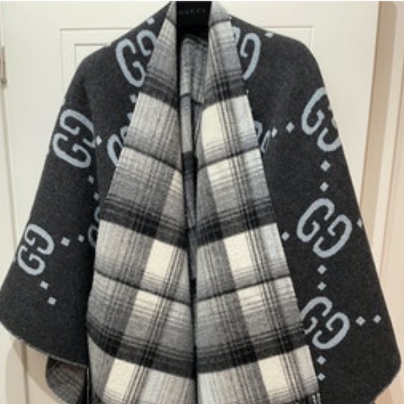 Gucci poncho - Picture 7 of 9